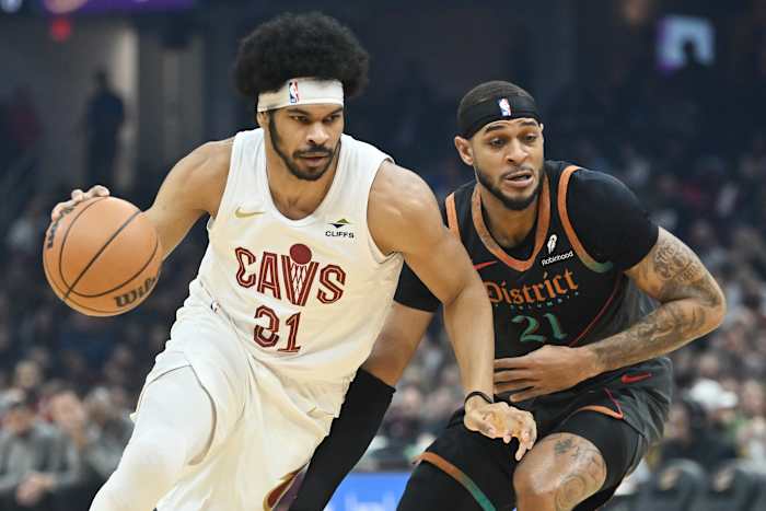 Jan 5, 2024; Cleveland, Ohio, USA; Cleveland Cavaliers center Jarrett Allen (31) drives to the basket against Washington Wizards center Daniel Gafford (21) during the first half at Rocket Mortgage FieldHouse.